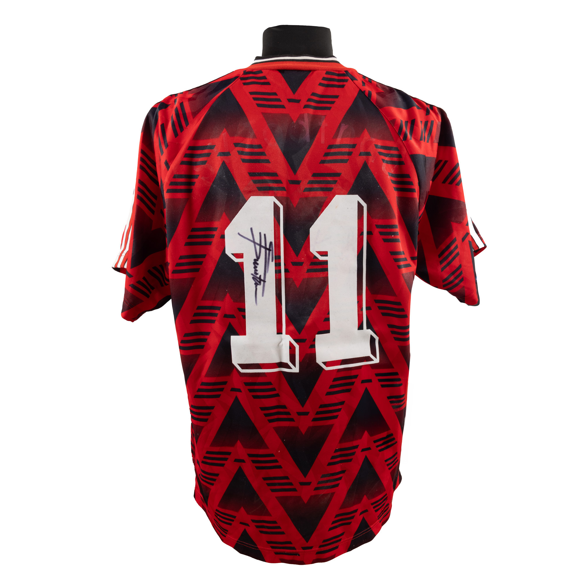 Tricou model Steaua București, 1994, cu semnătura olografă a lui Ilie Dumitrescu, înrămat