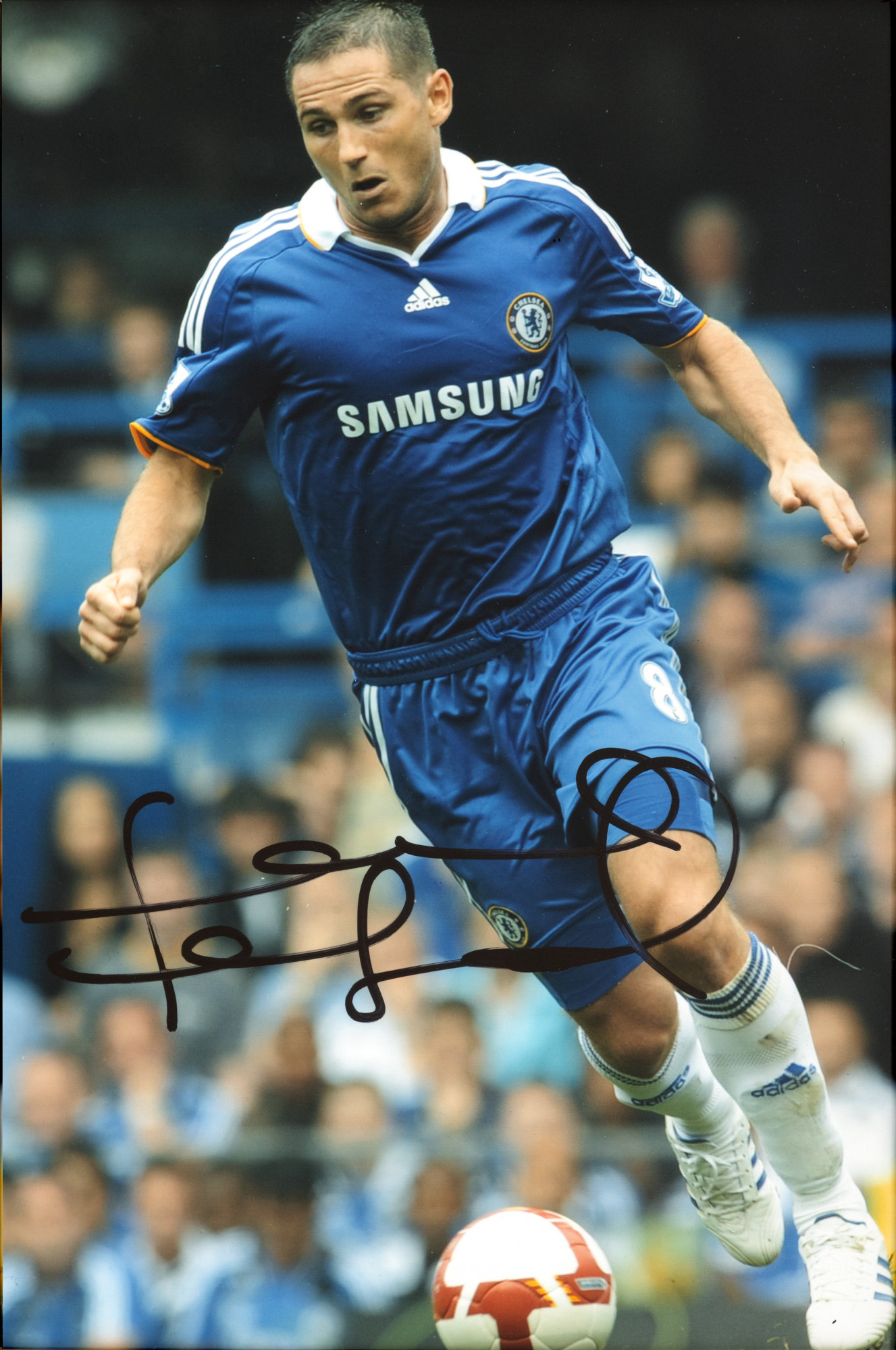 Fotografie reprezentându-l pe Frank Lampard, în echipament FC Chelsea, cu semnătura olografă a sportivului, înrămată