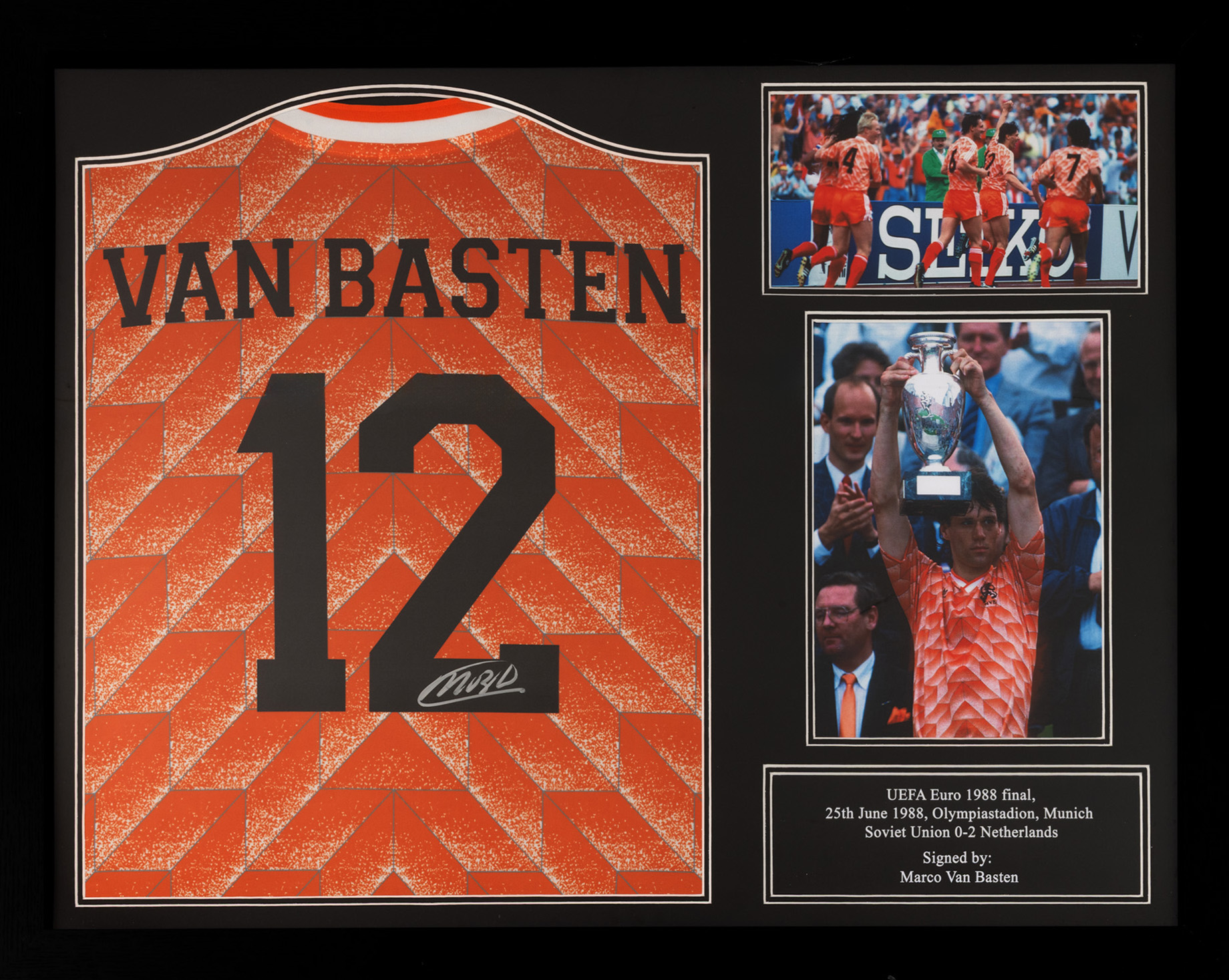 Tricou al echipei naționale a Olandei, cu semnătura olografă a lui Marco van Basten, înrămat