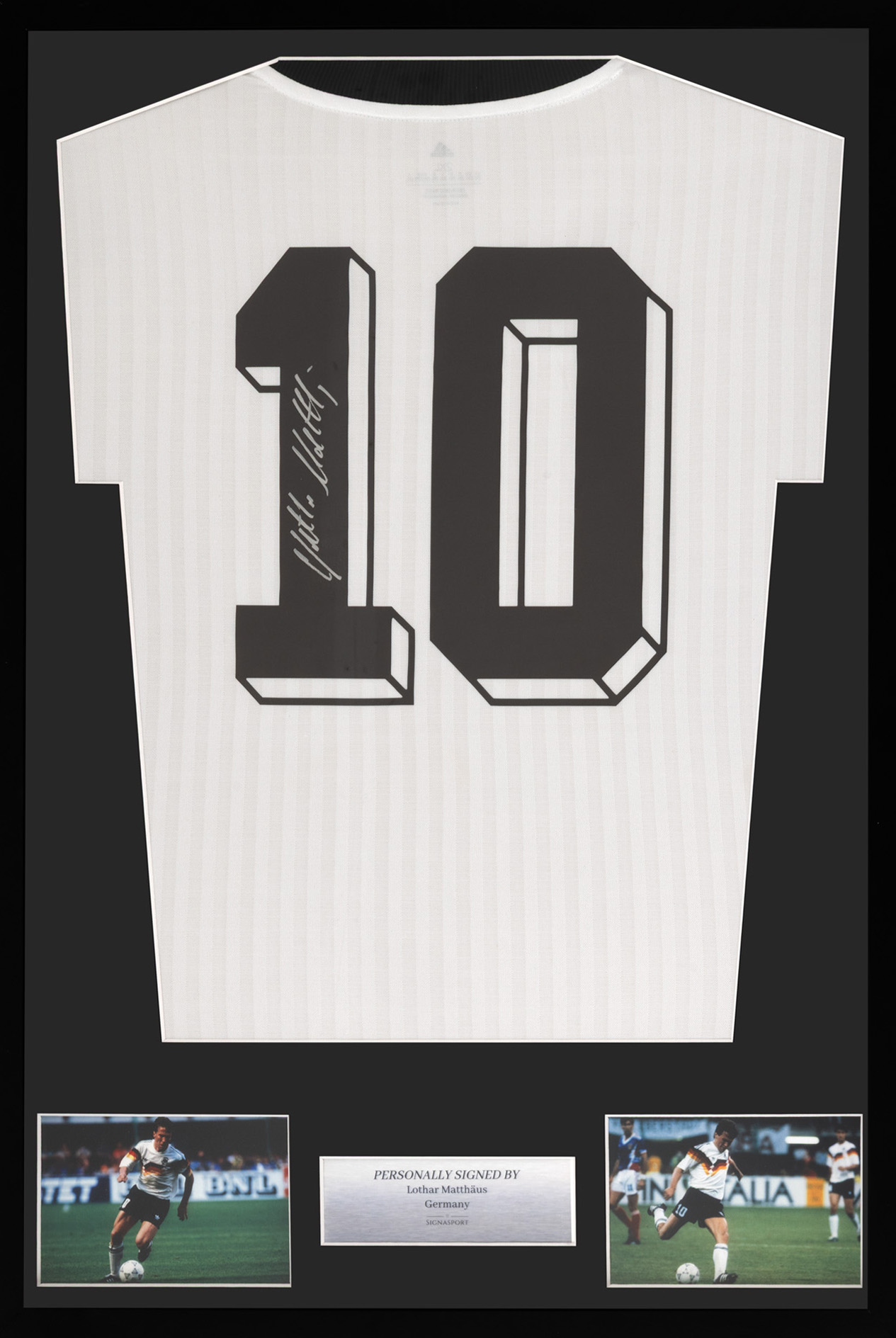 Tricou al echipei naționale a Germaniei, cu semnătura olografă a lui Lothar Matthaus, înrămat