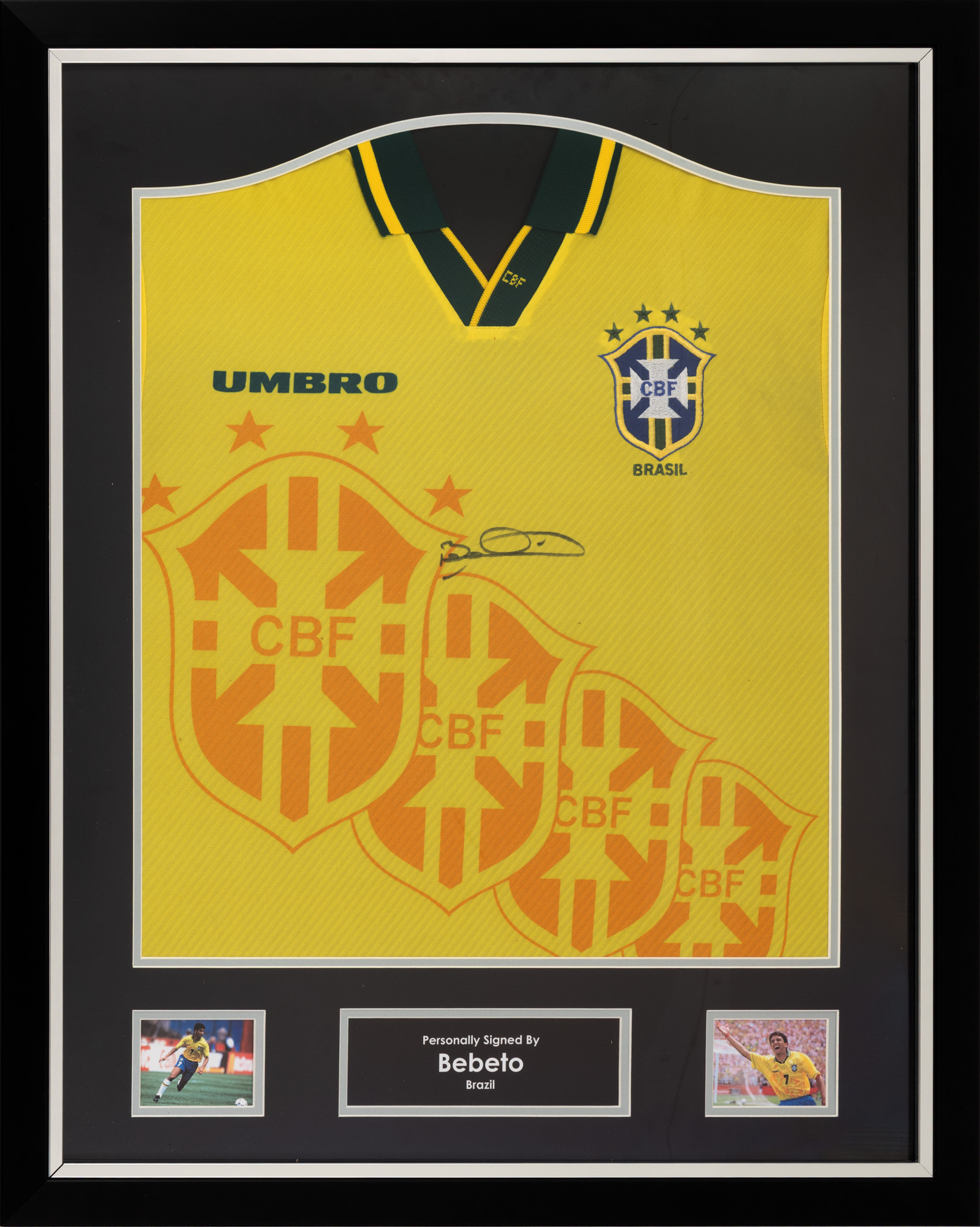 Tricou al echipei naționale a Braziliei, cu semnătura olografă a lui José Roberto Gama de Oliveira ("Bebeto"), înrămat