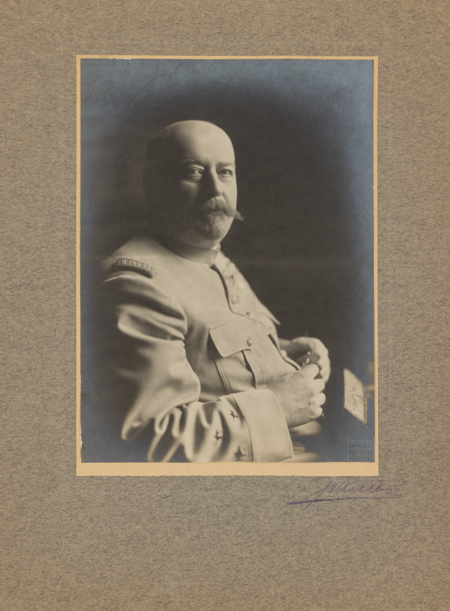 Fotografie ilustrându-l pe generalul Henri Berthelot, atelier Julietta, București, 1920