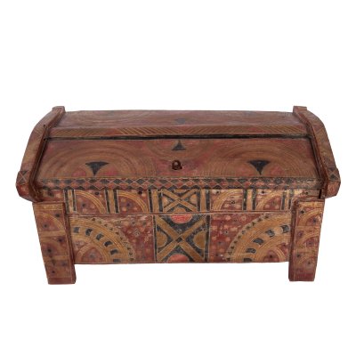 Ladă de zestre cu spinare, decorată cu elemente geometrice, Arad, cca. 1930-1935, piesă rară