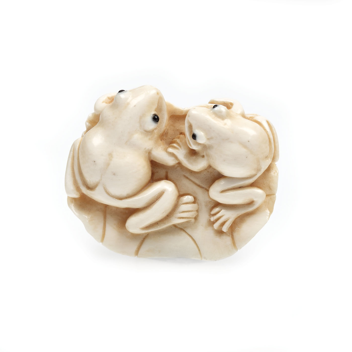 Netsuke din fildeş, o pereche de broscuțe