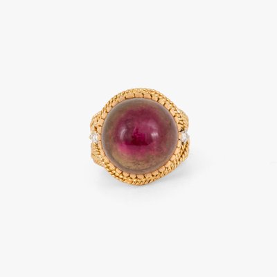 Gold ring, decorated with tourmaline and diamonds