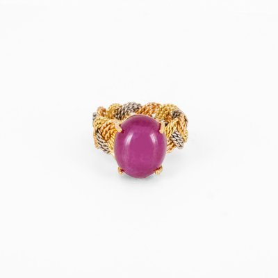 Braided ring from three types of gold, decorated with cabochon ruby