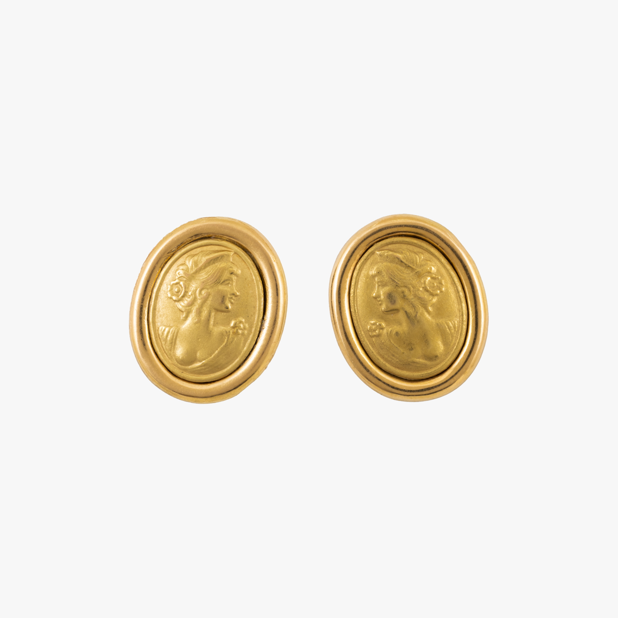 Pair of gold earrings, decorated with a lady's profile