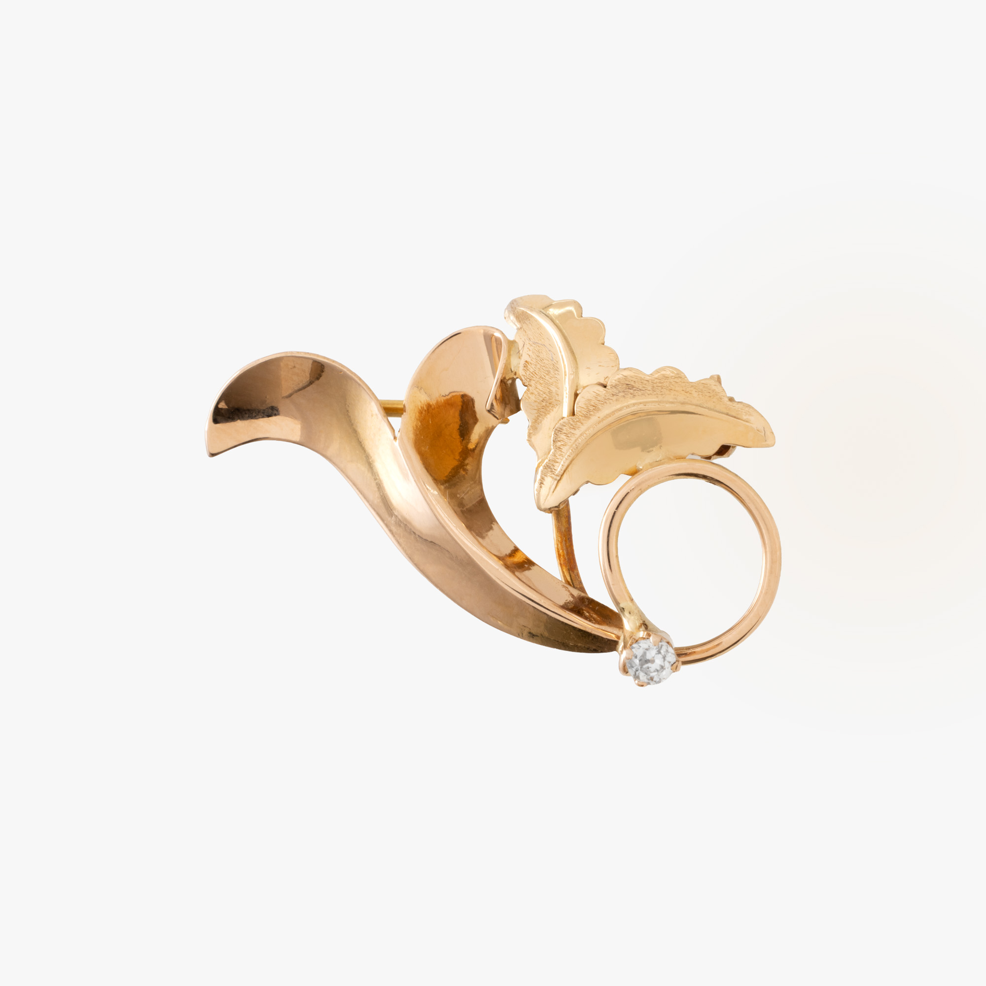 Red gold brooch, decorated with diamond, circa 1960