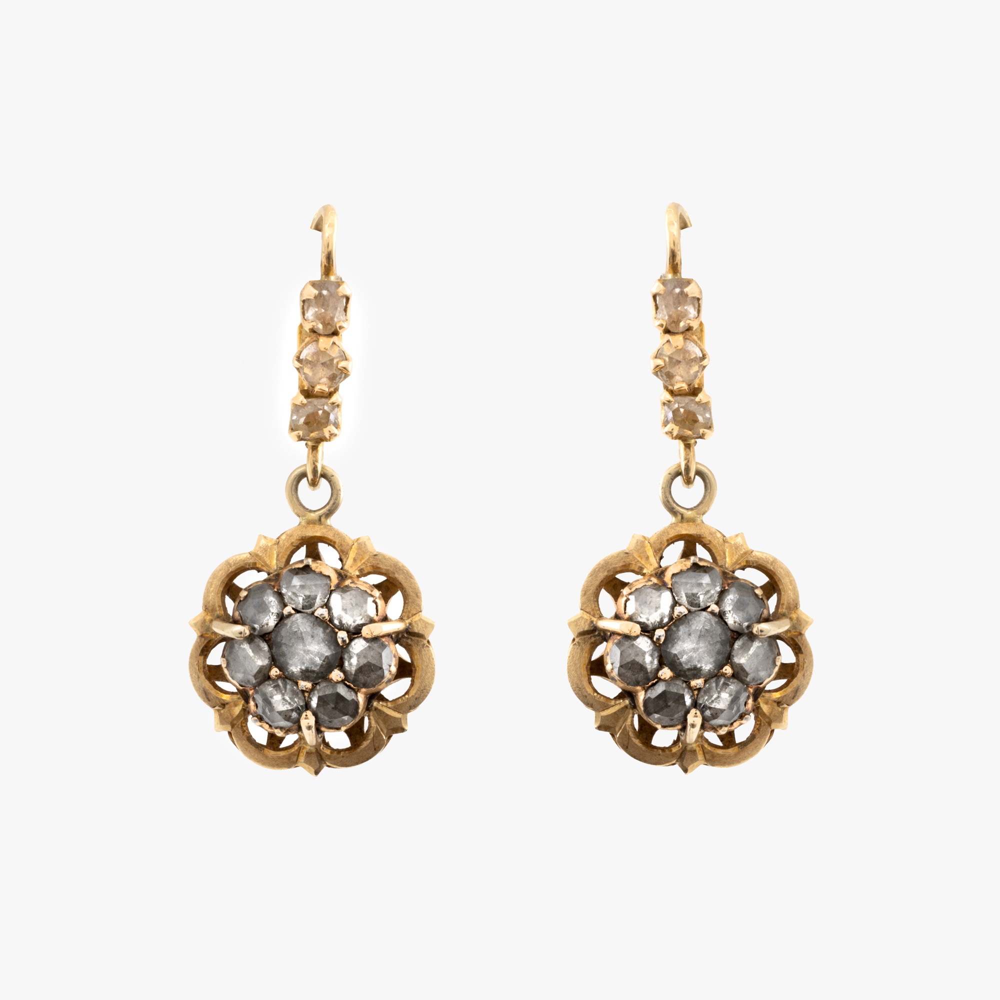 Pair of gold earrings in the form of flowers, decorated with diamonds
