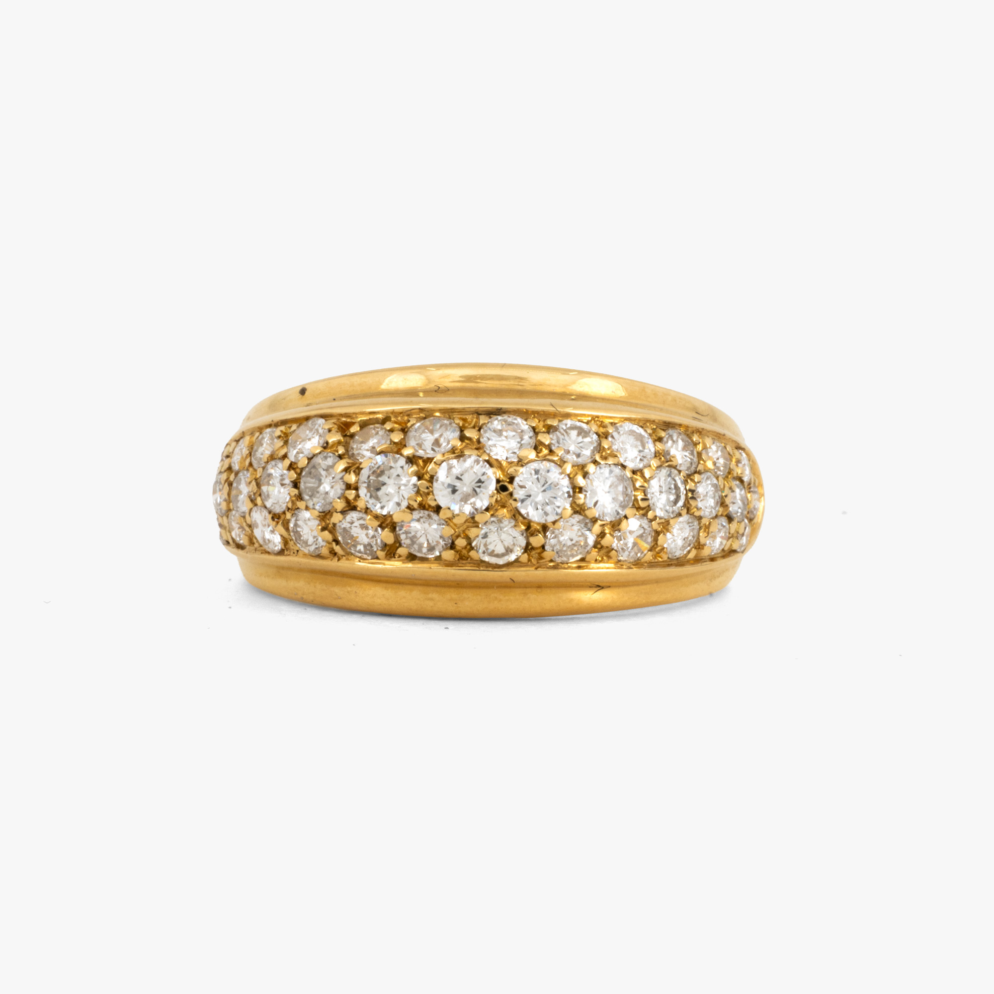Gold ring, decorated with diamonds, accompanied by additional gemological certificate