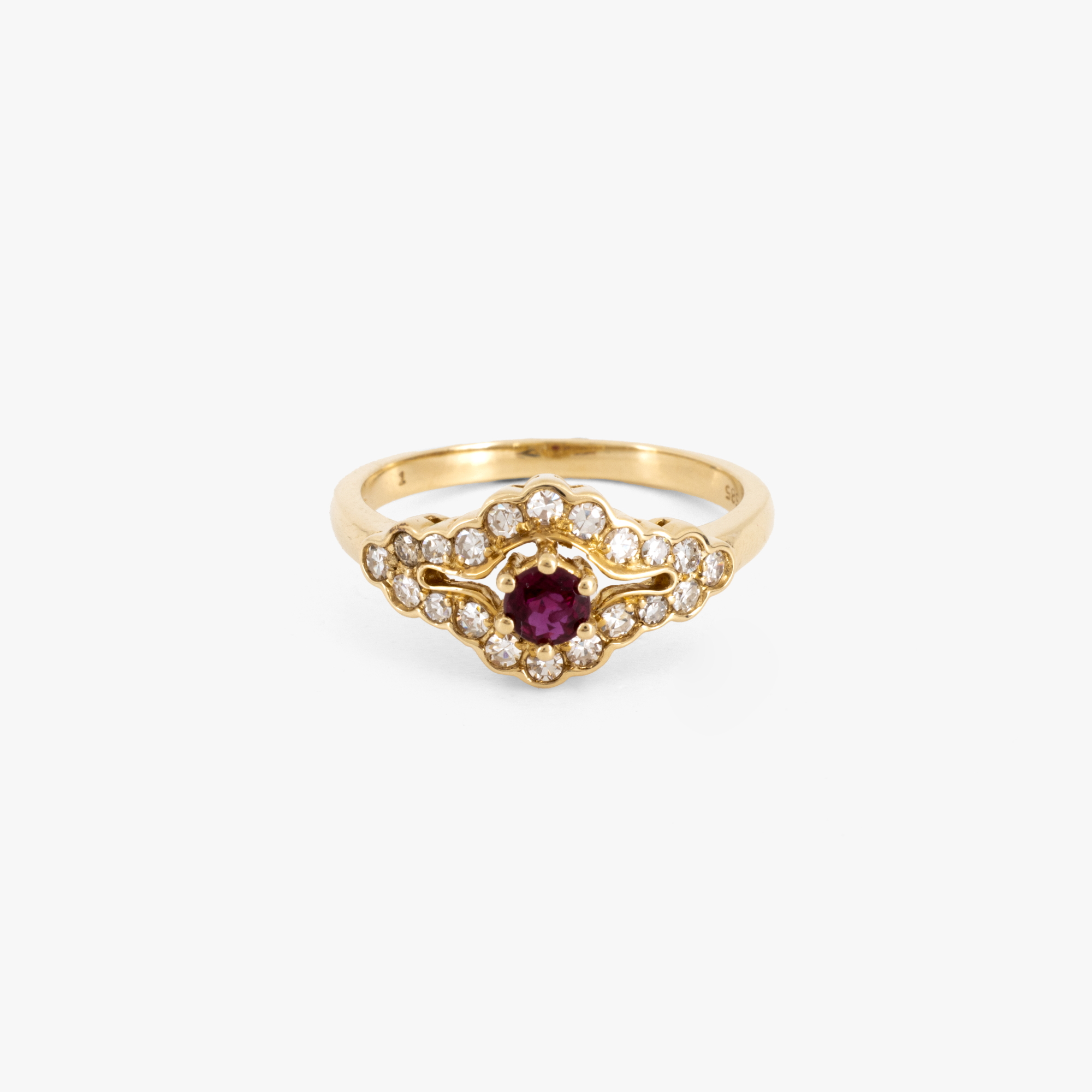 Gold ring, decorated with ruby and diamonds, accompanied by additional gemological certificate