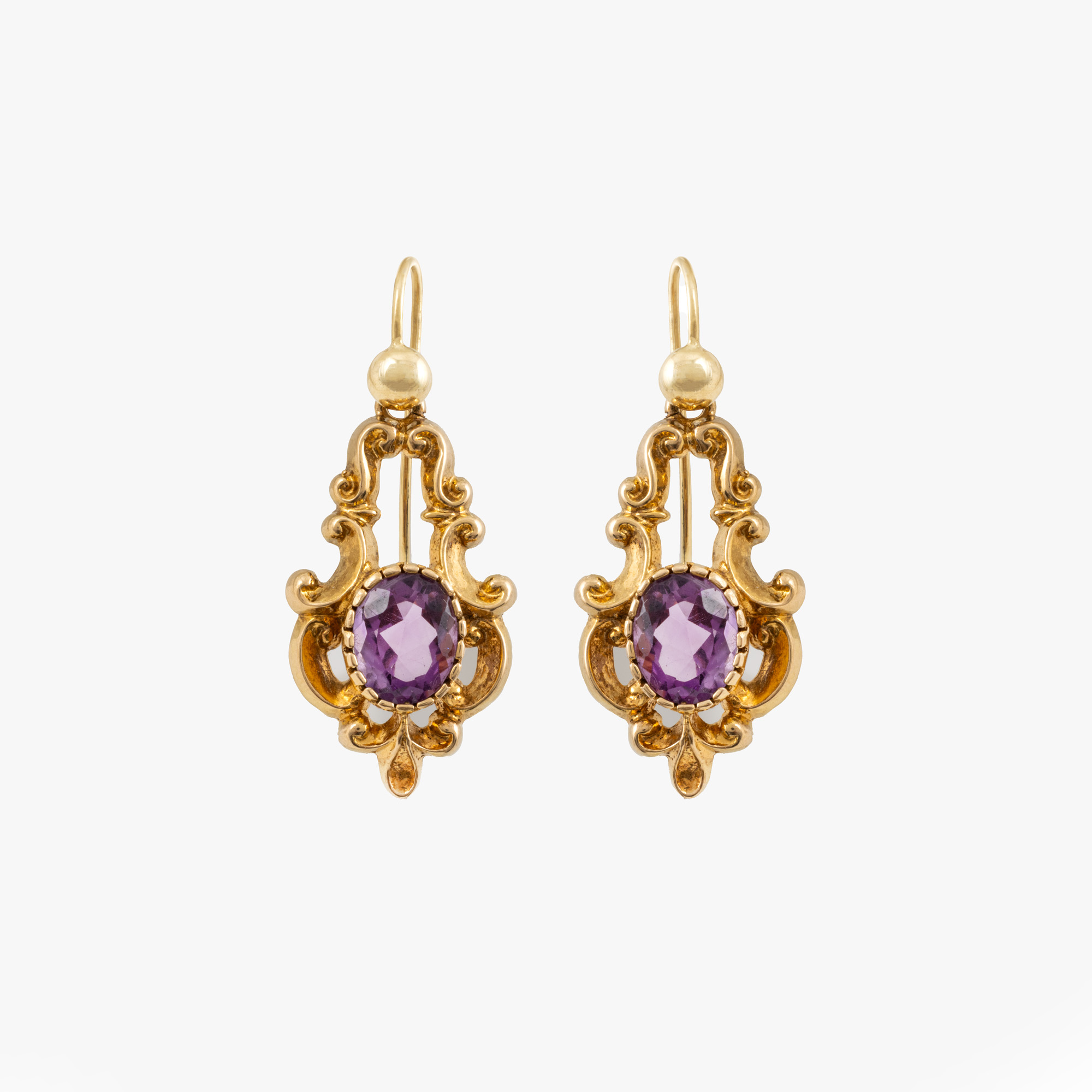 Pair of gold earrings, decorated with amethysts, accompanied by additional gemological certificate