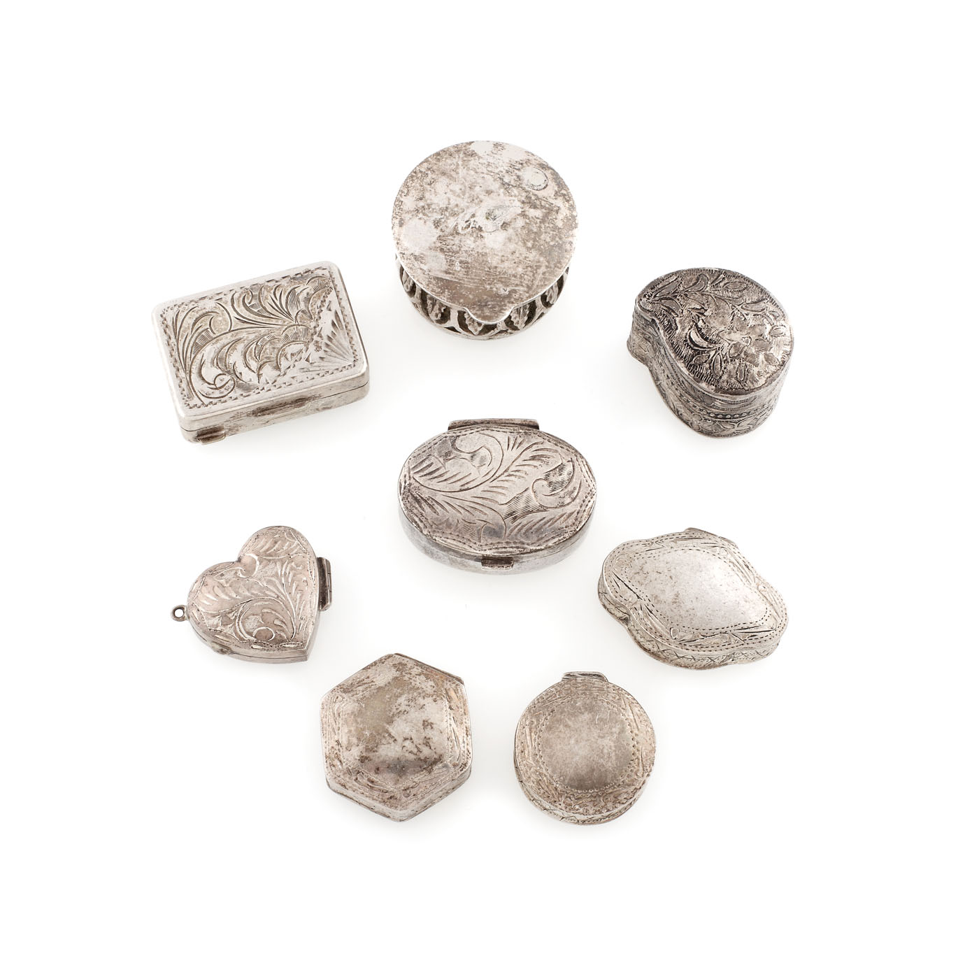 Lot format din 8 cutii miniaturale din argint, gravate cu motive floral-vegetale