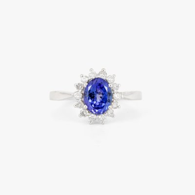 White gold ring, decorated with tanzanite and diamonds
