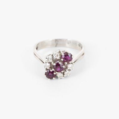 White gold ring, decorated with rubies and diamonds