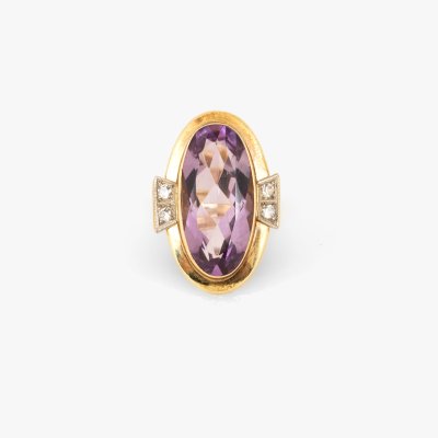 Bicolor gold ring, decorated with amethyst, circa 1940