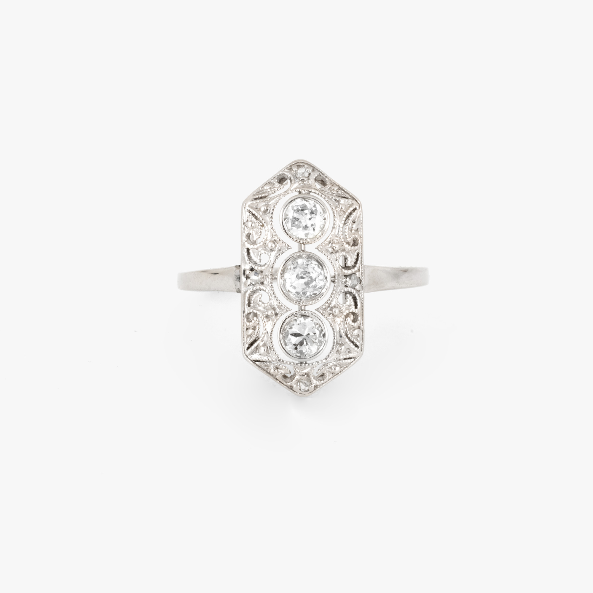 Inel Art Deco din aur alb, decorat cu diamante