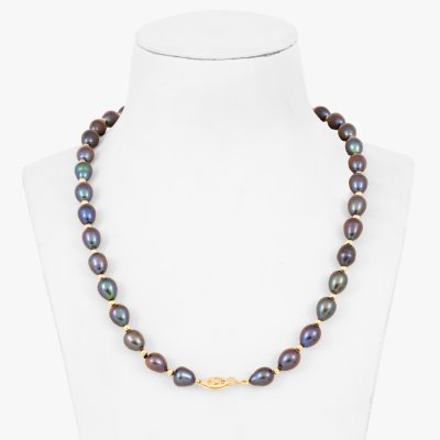 Pearl necklace, decorated with gold beads