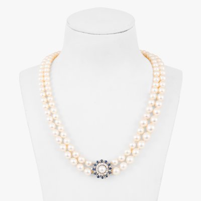 Necklace with two strands of Akoya pearls, with white gold clasp decorated with sapphires and diamonds