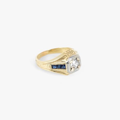 Art Deco Ring, made of gold, decorated with a central diamond