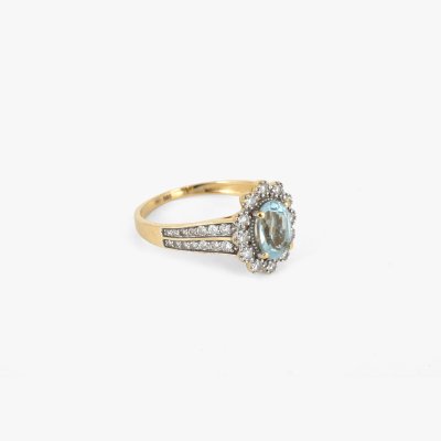 Gold ring, decorated with topaz and diamonds