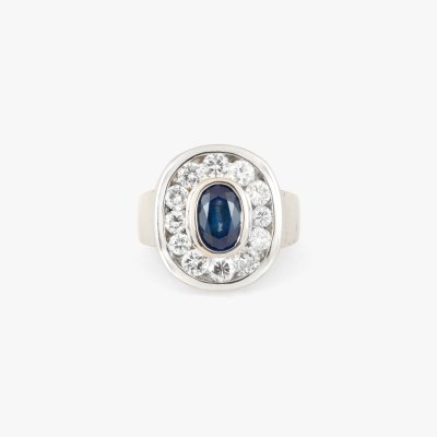 White gold ring, decorated with sapphire and diamonds, accompanied by additional gemological certificate