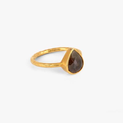 Hammered gold ring, decorated with a diamond of approx. 2.43 ct.