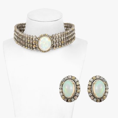 Choker set and pair of earrings, made of silver, decorated with opals and diamonds