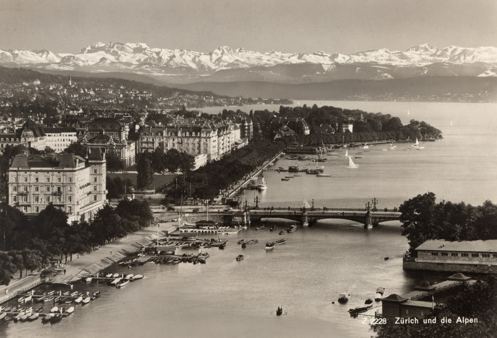 Postcard sent by historian Gheorghe Brătianu to the liberal politician and historian Victor Papacostea, September 1938