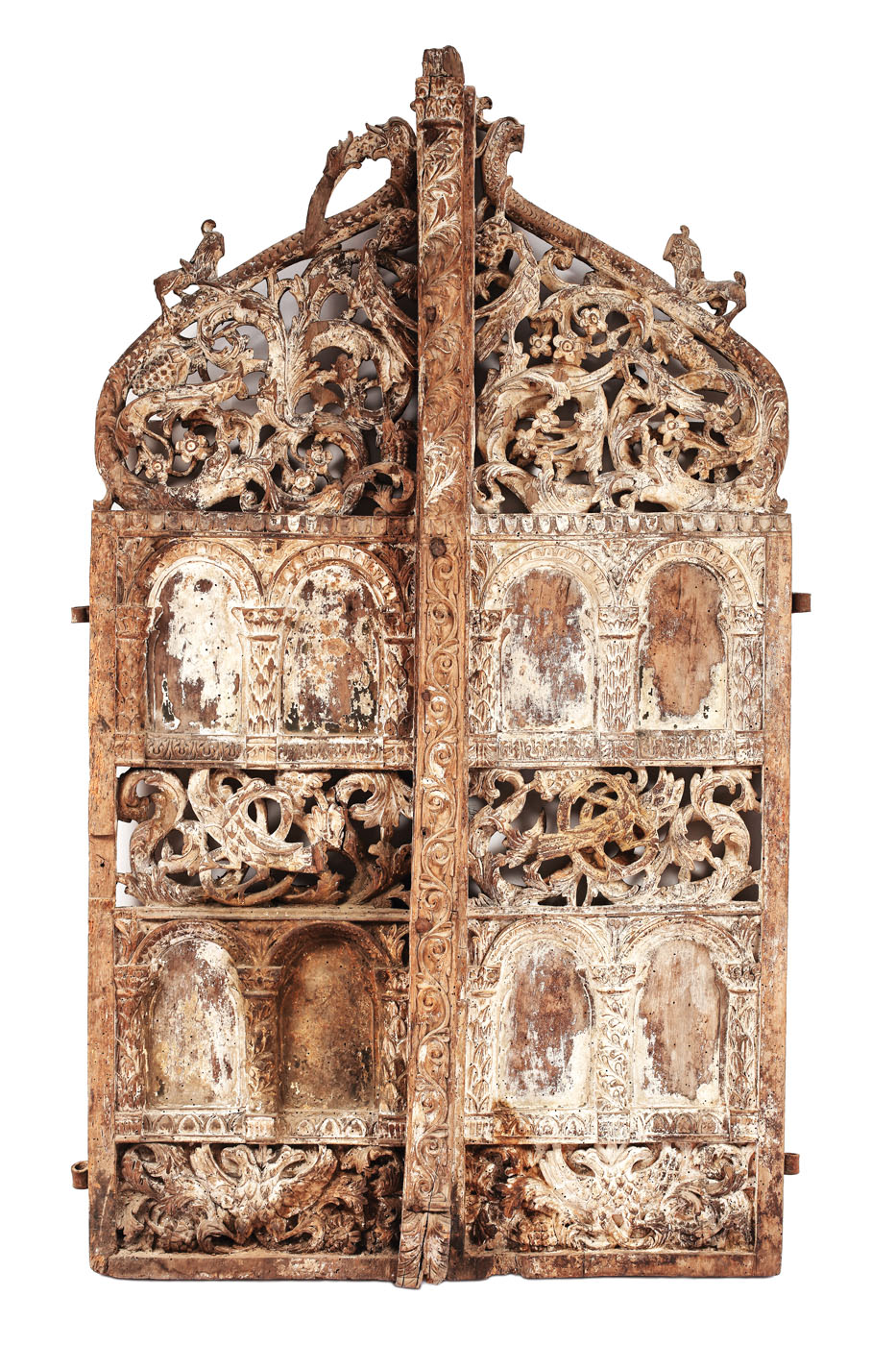 Porţi Împărăteşti cioplite, decorate cu stema Țării Românești, evocă stema lui Șerban Cantacuzino, probabil ctitorie cantacuzină, cca. 1700-1750