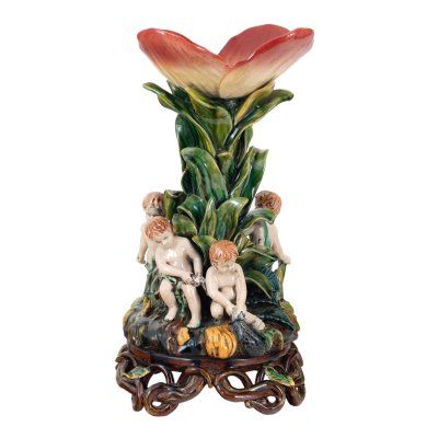 Centru de masă din majolica, decorat cu putti și elemente florale, sfârșitul sec. XIX