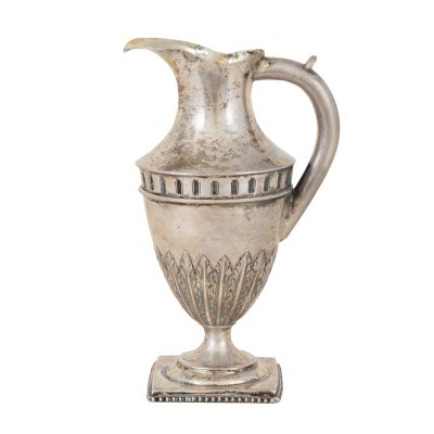 Silver carafe, decorated with vegetal friezes