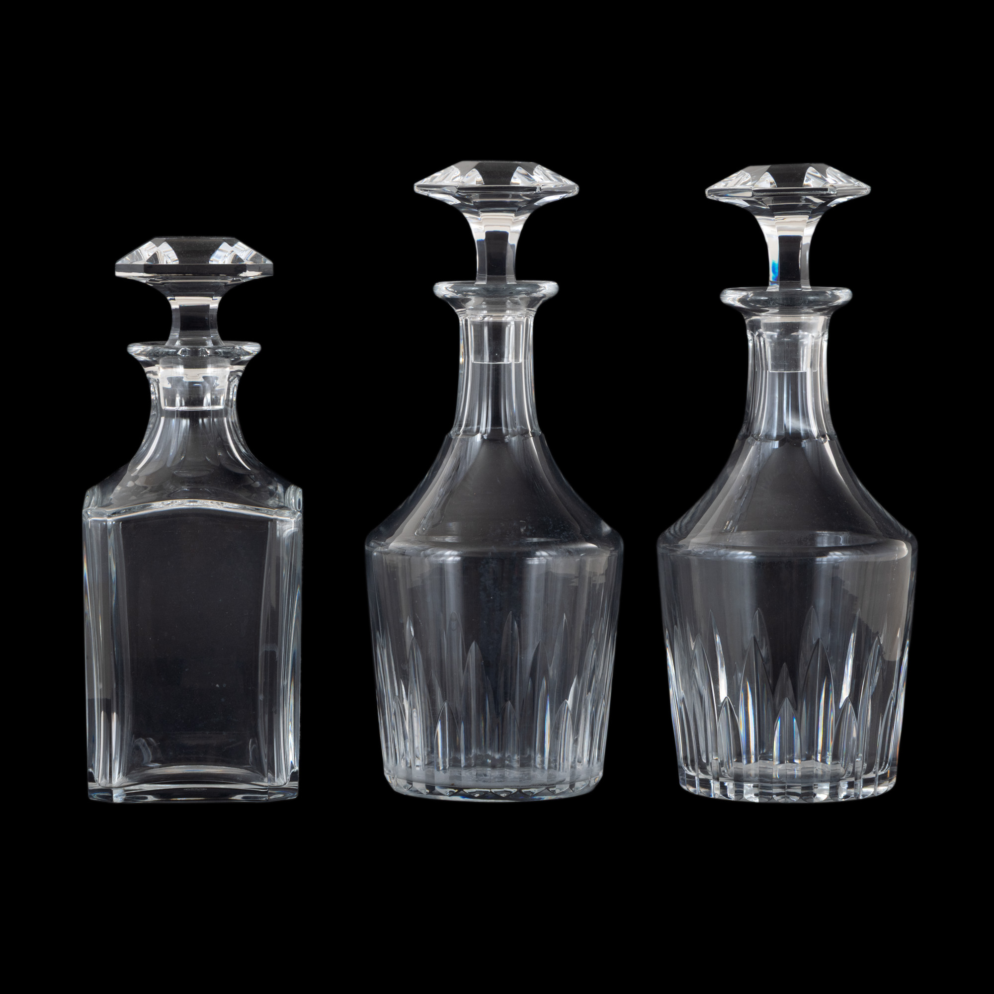 Lot format din trei decantoare Baccarat, mijlocul sec. XX