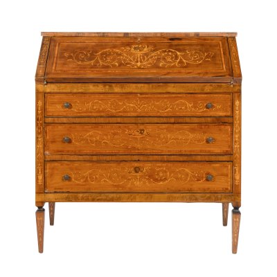 Comodă-secretaire în manieră Napoleon al III-lea, decorată cu motive vegetale și florale, prima jumătate a sec. XX