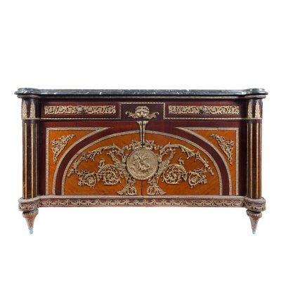 ”Commode à vantaux” - comodă în manieră Louis XVI, decorată cu bronzuri aurite, prima jumătate a sec. XX