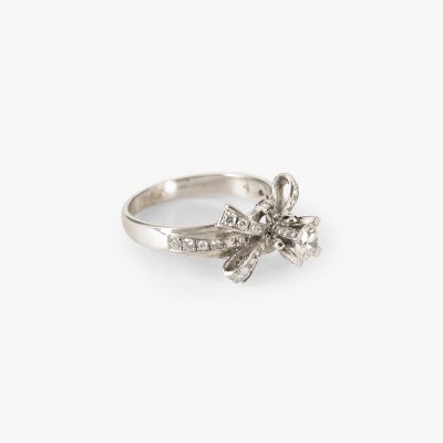 White gold ring decorated with diamonds