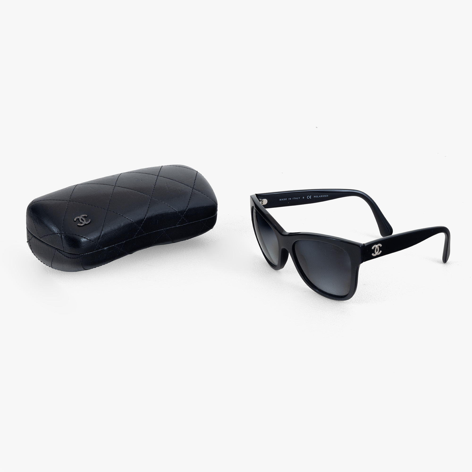 Pereche de ochelari de soare Chanel