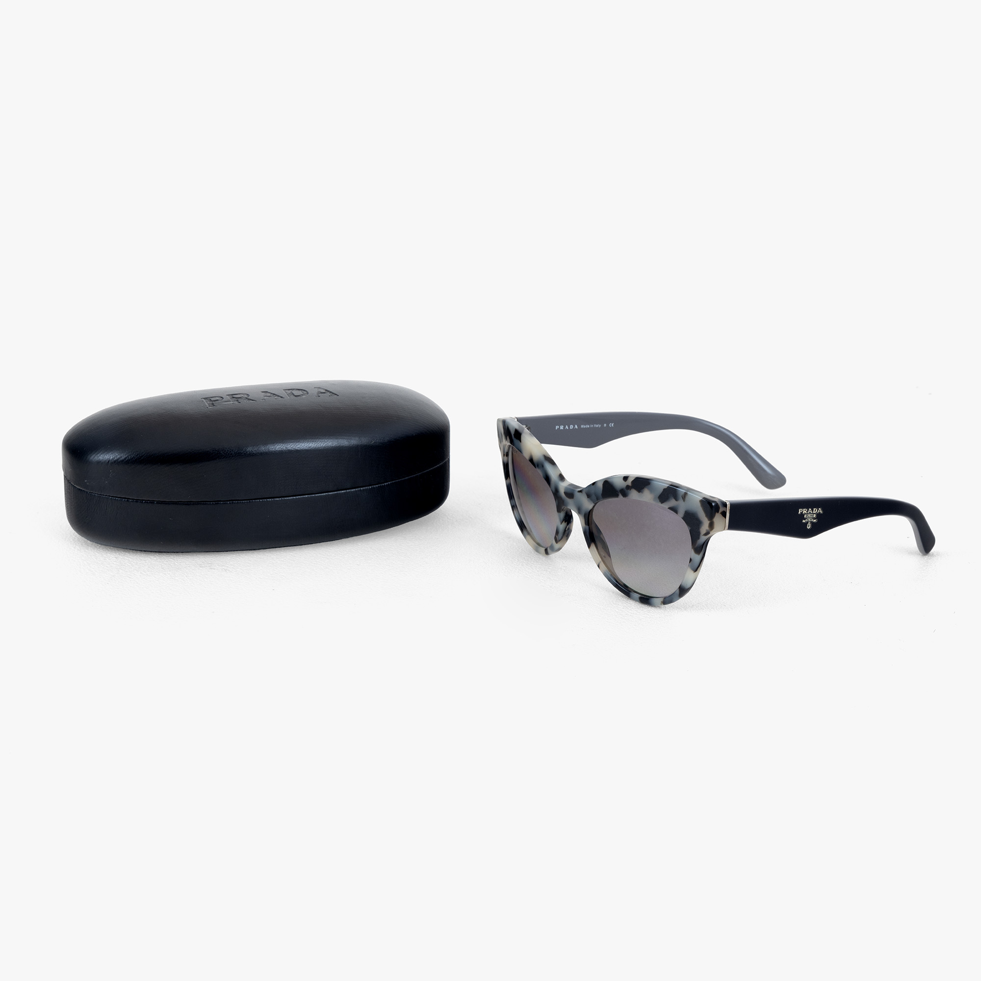 Pereche de ochelari de soare Prada