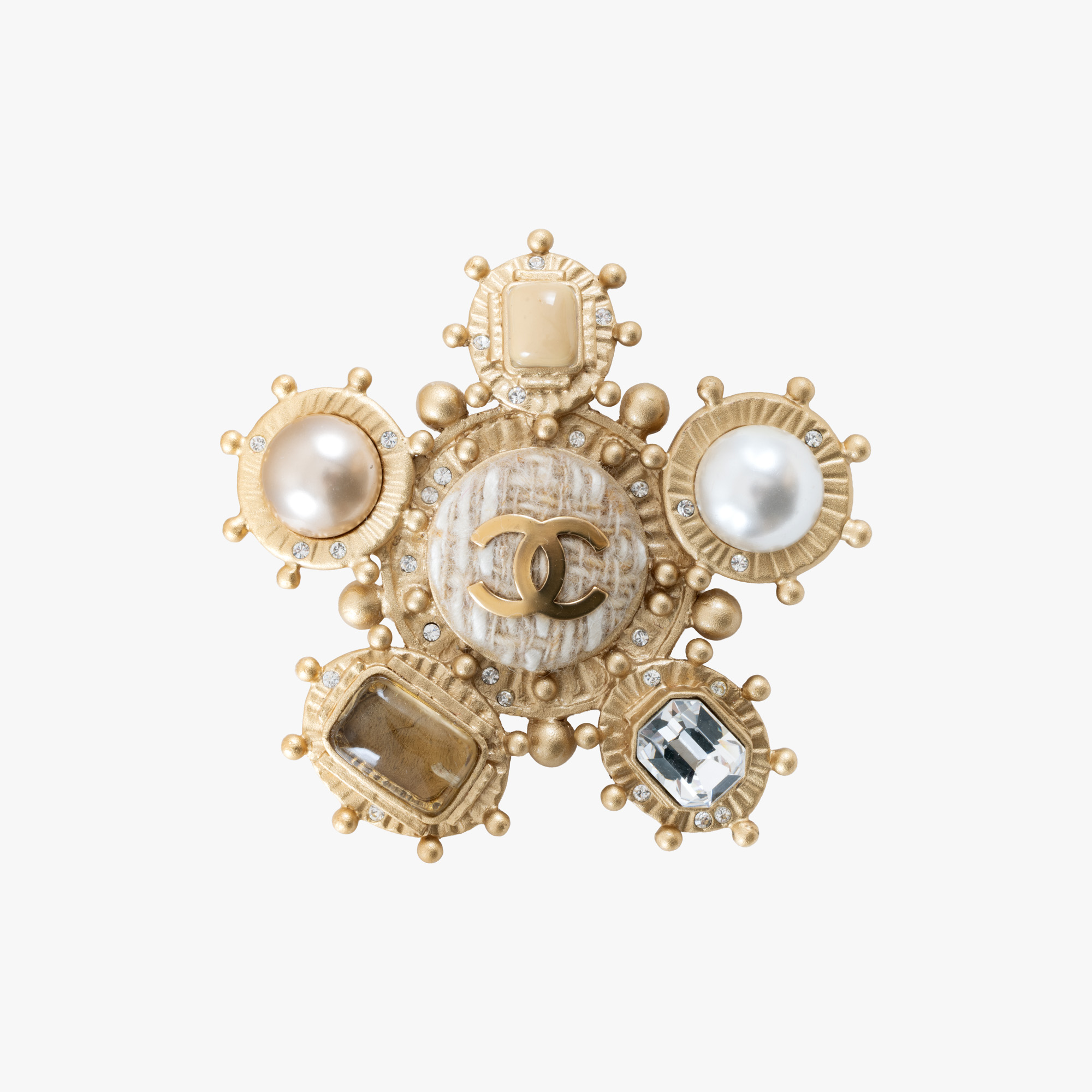 Broșă Chanel, decorată cu pietre ornamentale