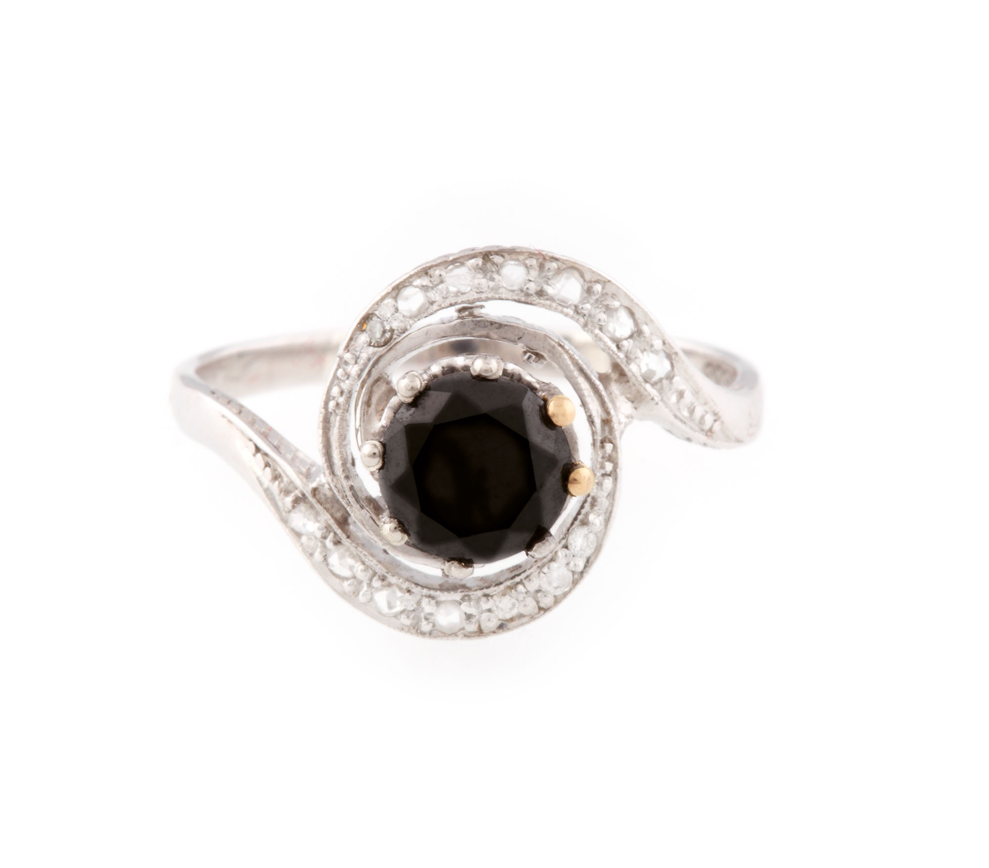 Inel din platină, decorat cu diamant negru și diamante albe