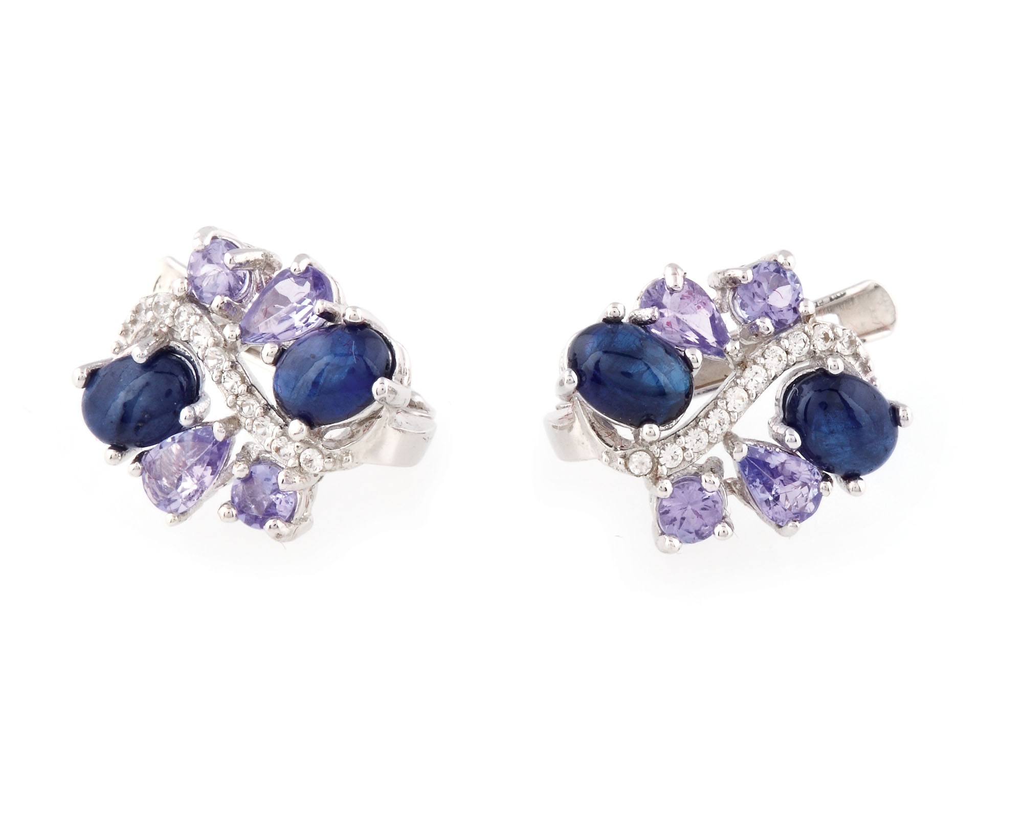 Pereche de cercei din argint, decorată cu tanzanite, safire albe și albastre