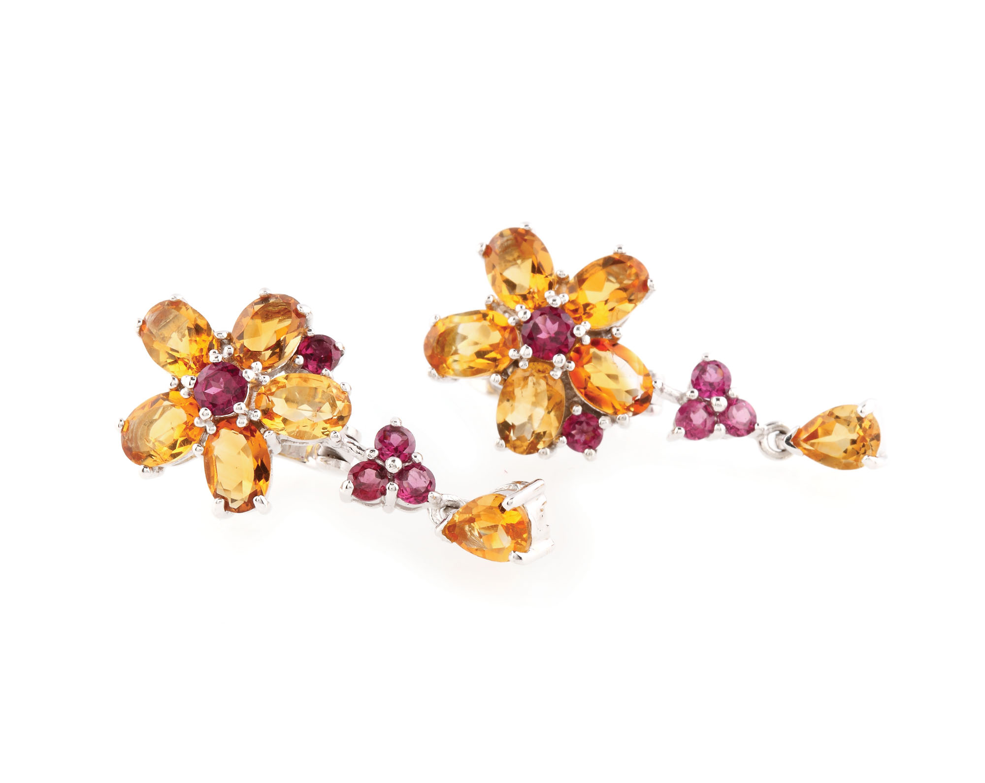 Pereche de cercei din argint, model floral, decorată cu citrine și granate
