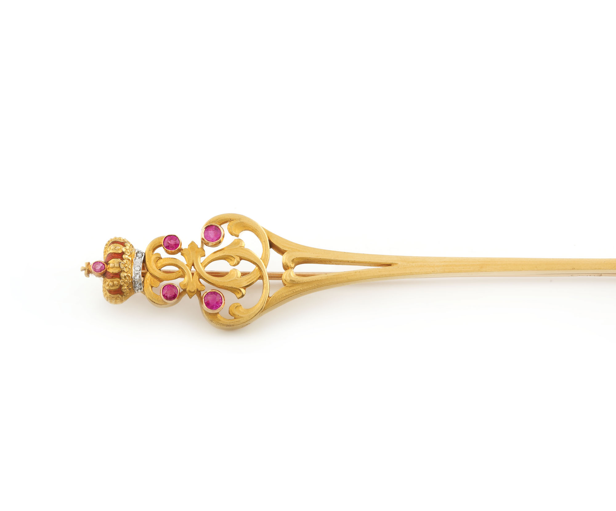 Distins pin din aur, sub formă de coroană regală și monogramă, decorat cu diamante și rubine, cca. 1906-1926