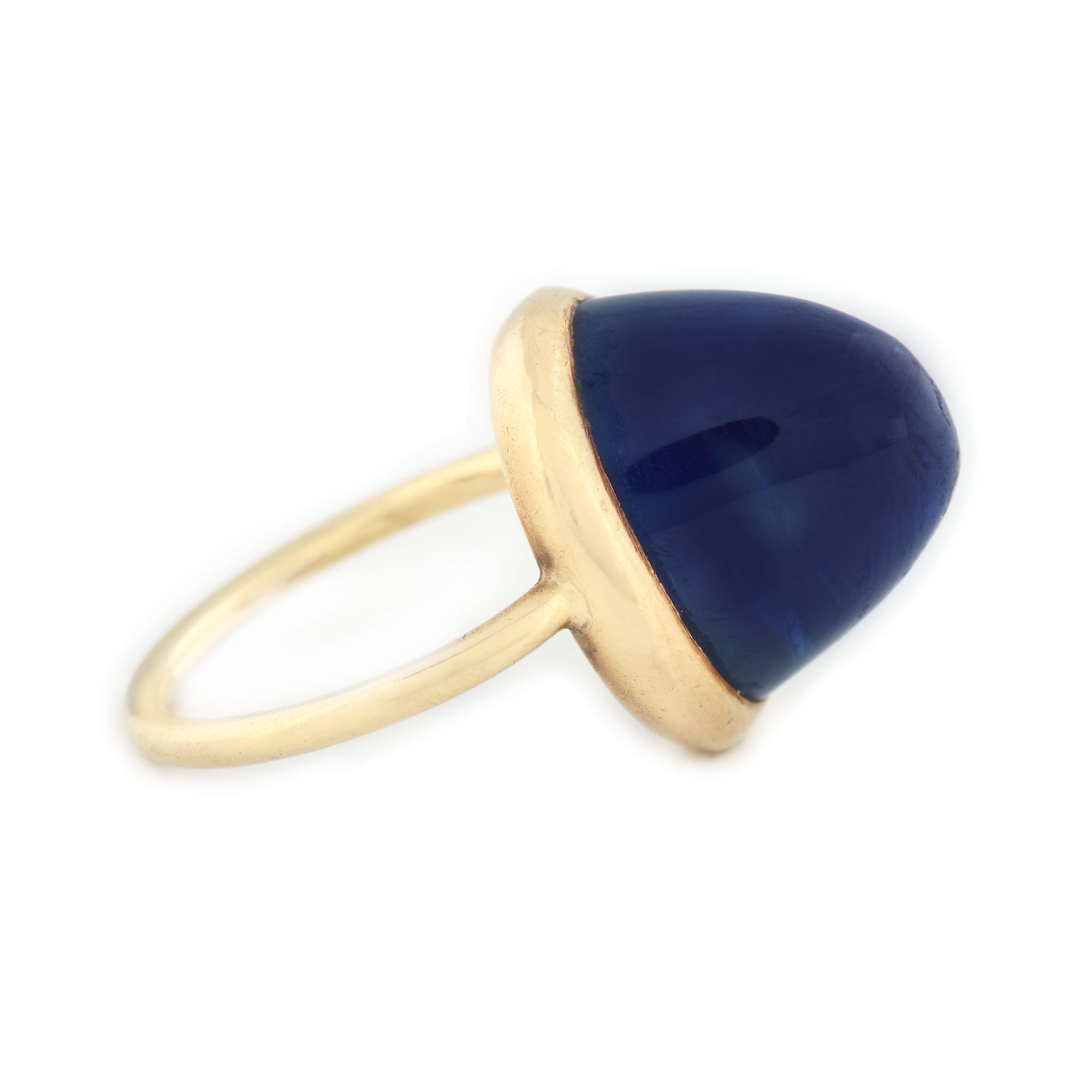 Inel din aur, decorat cu un superb safir