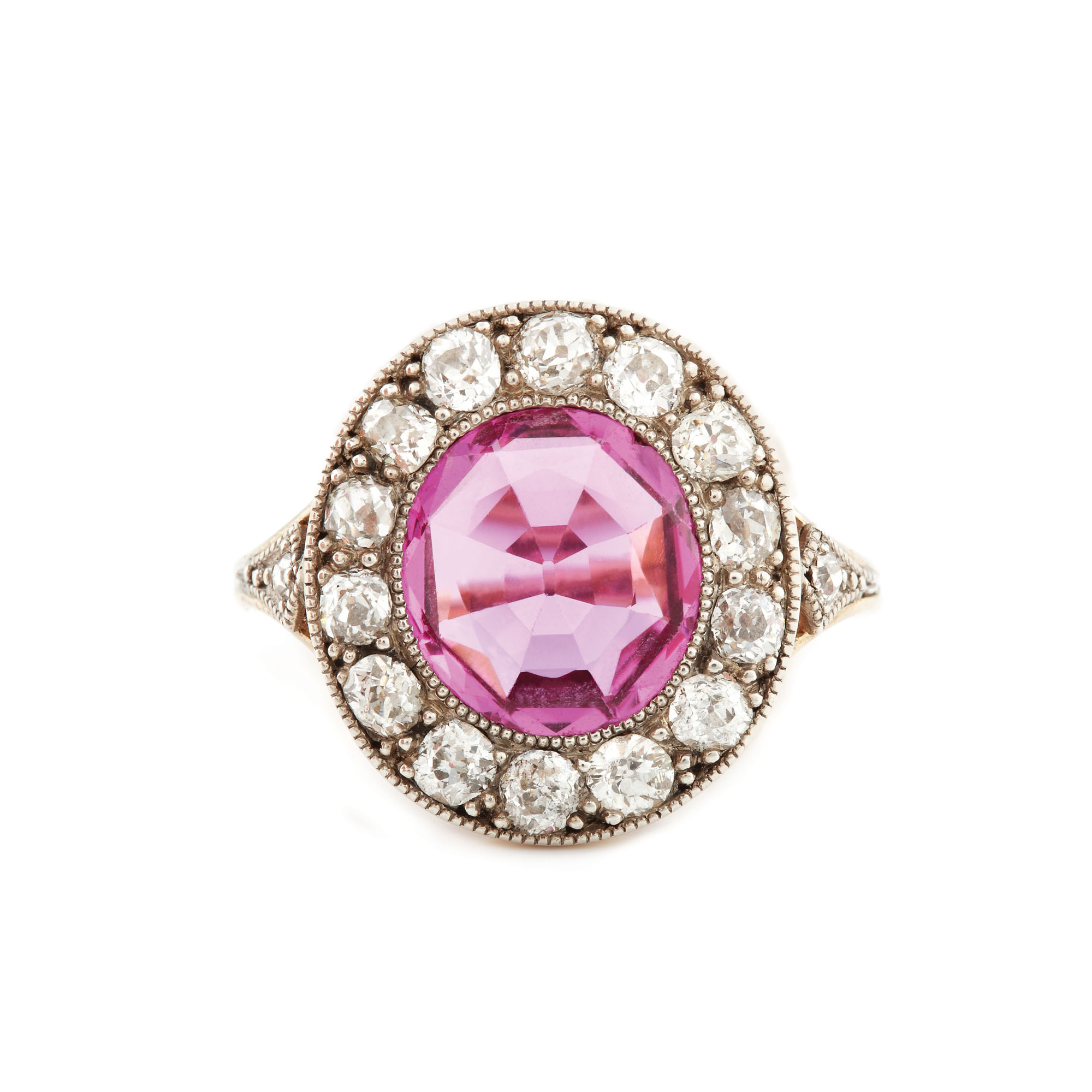 Inel din aur, decorat cu safir roz anturat de diamante