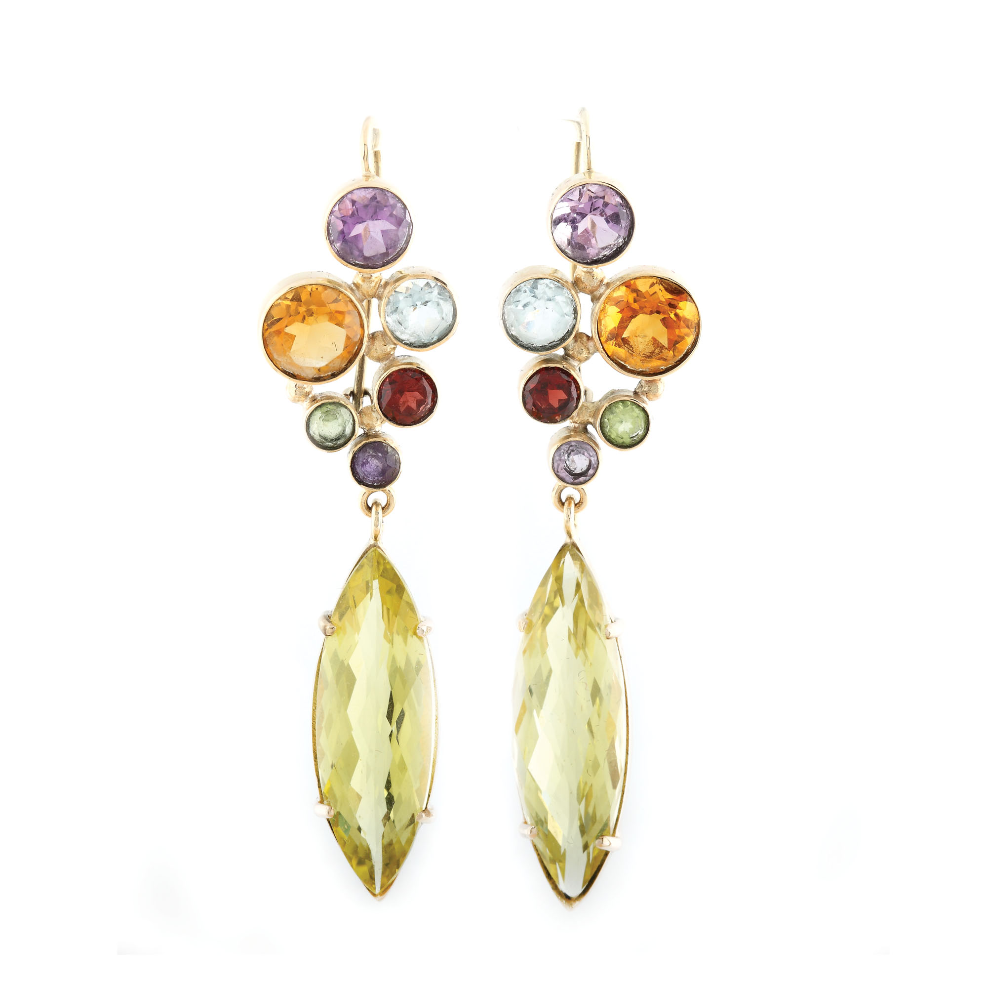 Deosebită pereche de cercei din aur, decorată cu pietre multicolore (citrine, ametiste, granate, peridote, lemon cuarțuri), în manieră Suzanne Belperron