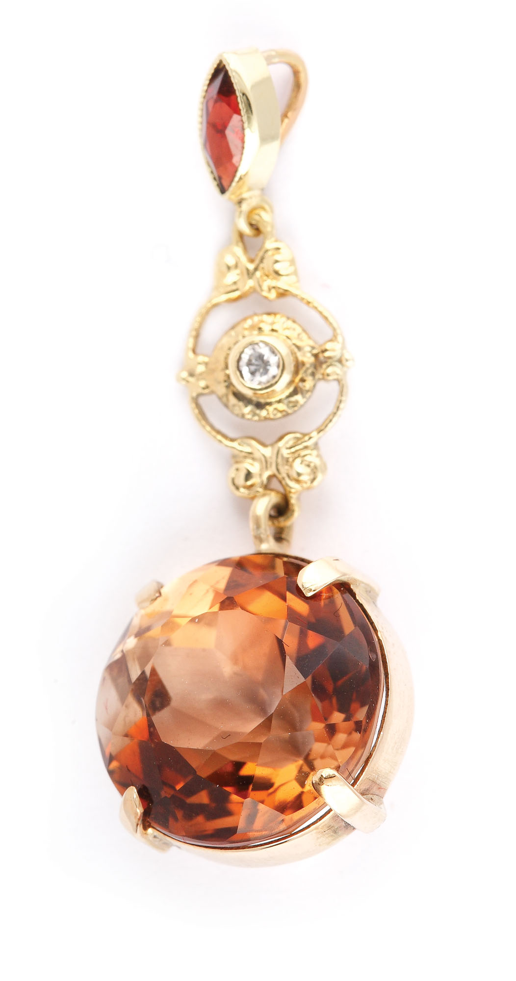 Pandantiv din aur, decorat cu un topaz brun, diamant și granat