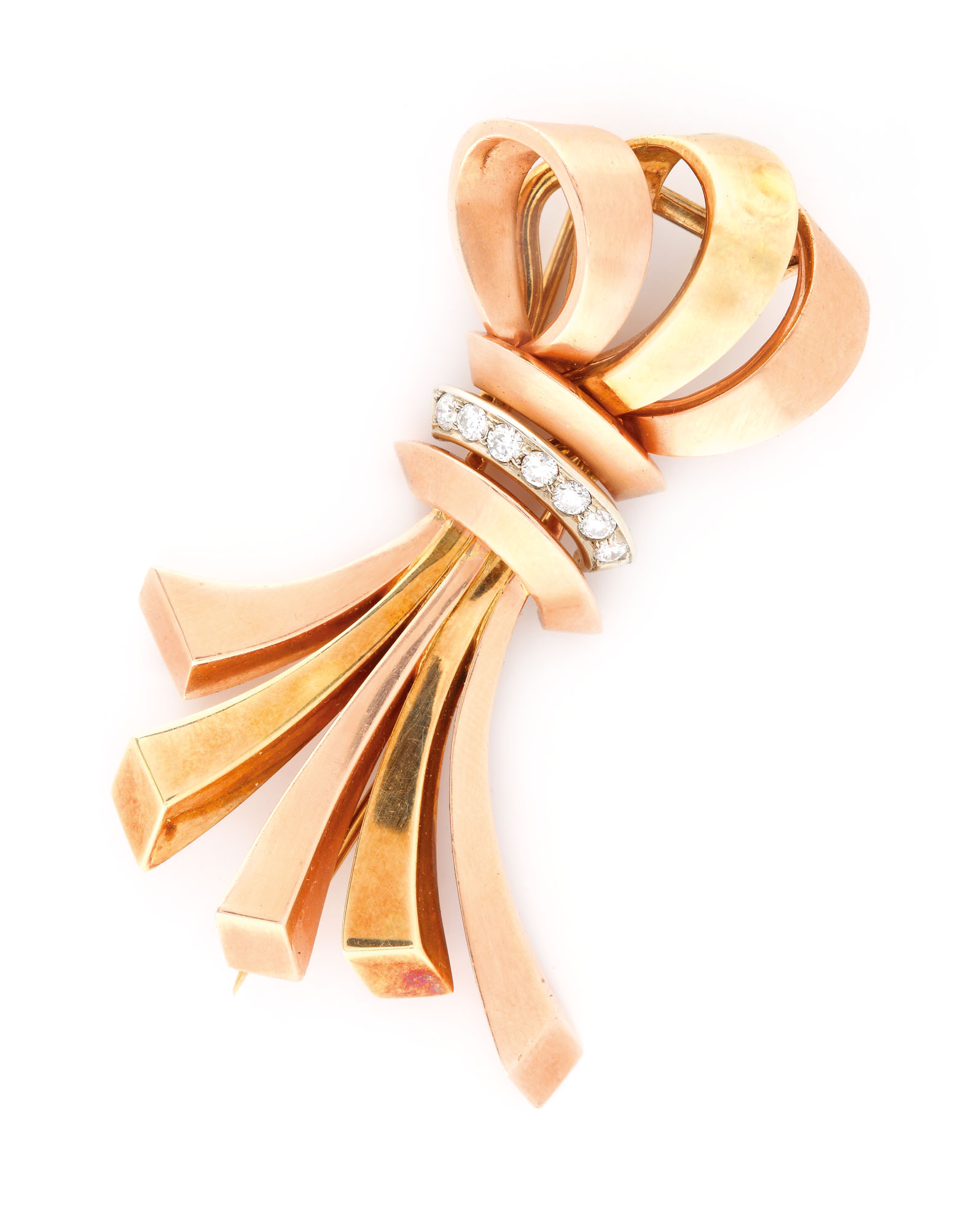 Broșă din aur, model panglică, decorată cu șapte diamante, cca. 1926-1955