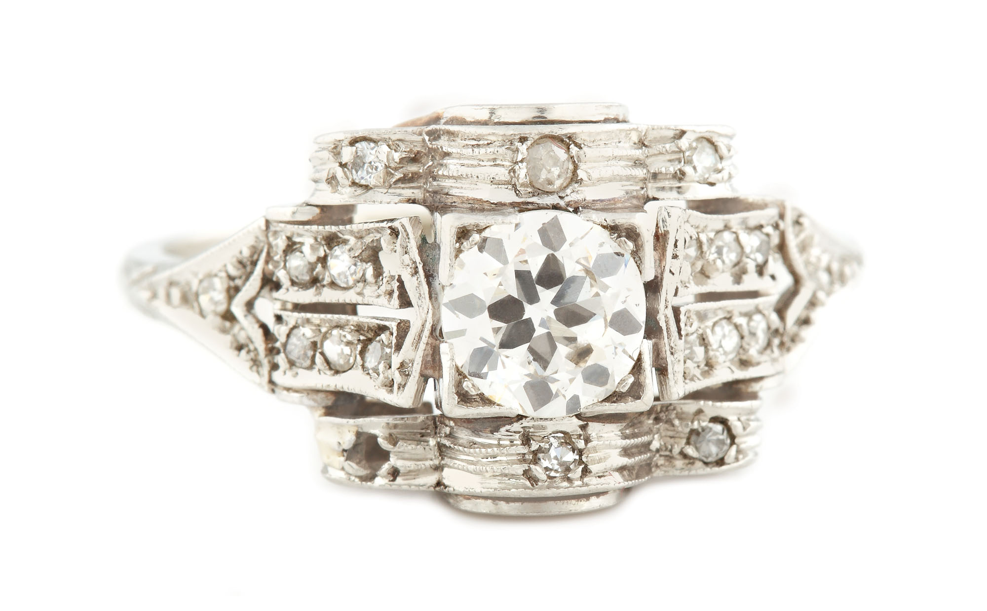 Inel Art Deco din platină, ornat cu diamante