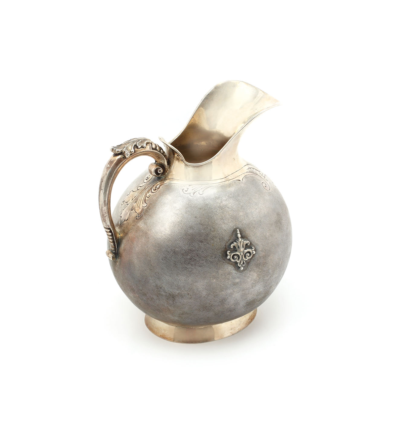 Carafă din argint, cu motive decorative vegetale
